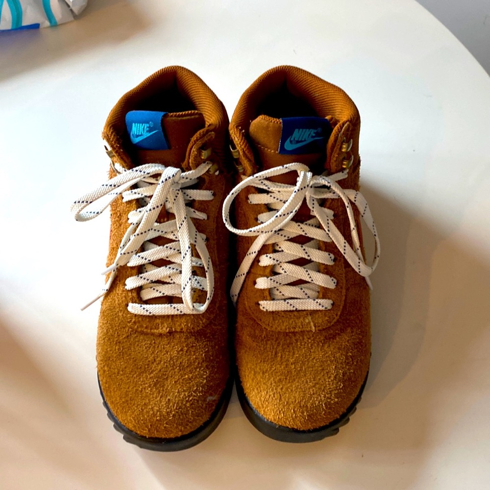 NIKE Hoodland rain resistant boots unisex